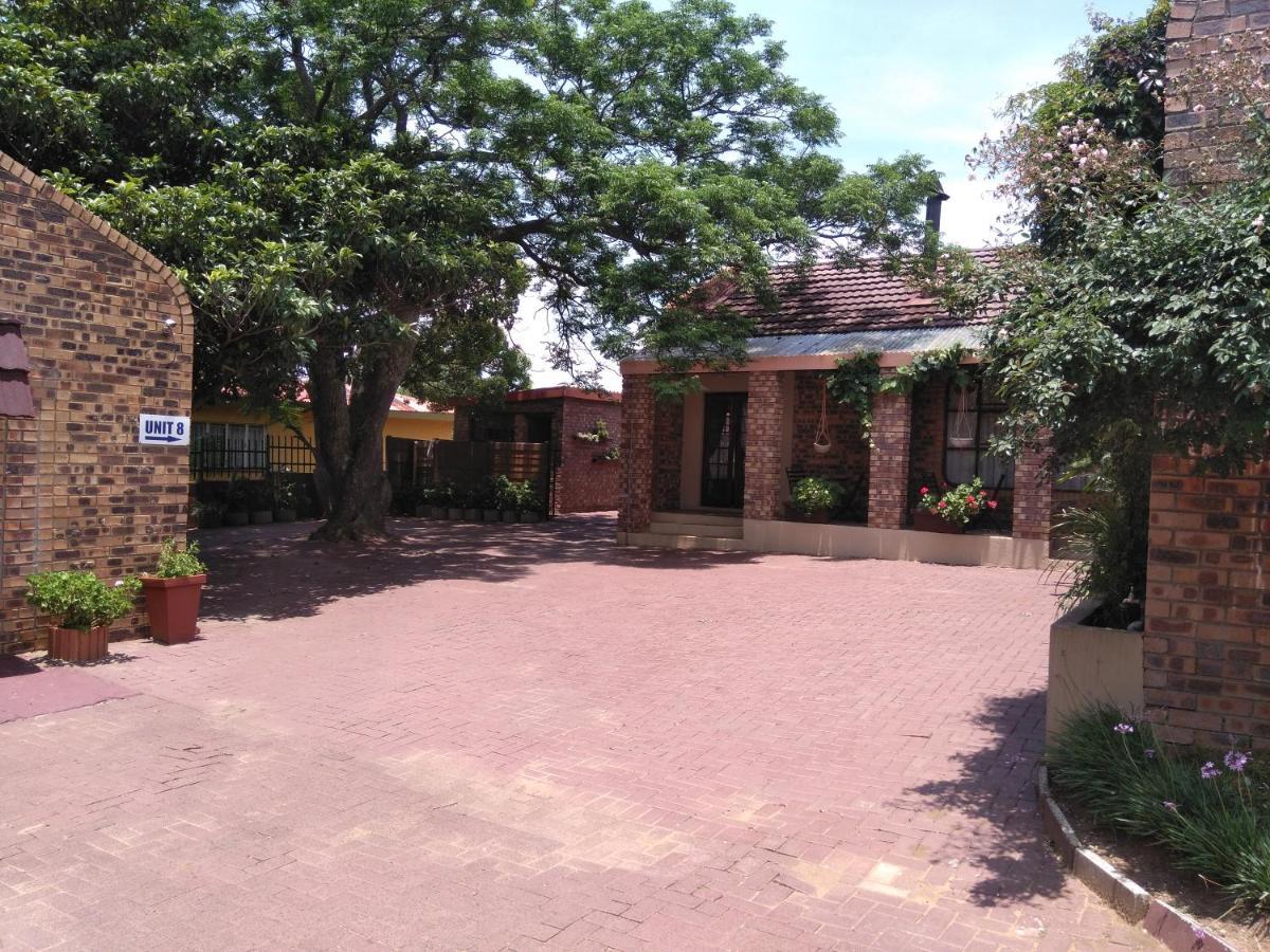 Khokha Moya Guesthouse Эрмело Экстерьер фото