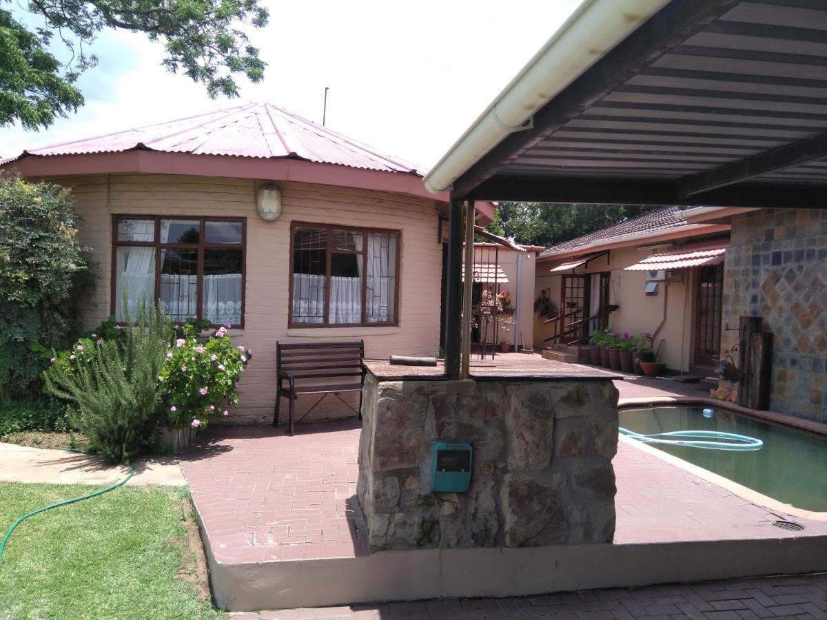 Khokha Moya Guesthouse Эрмело Экстерьер фото